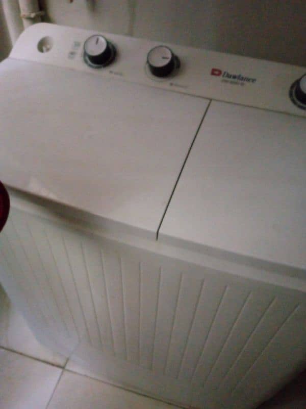 Dawlance twin tub washing machine in very good condition 0