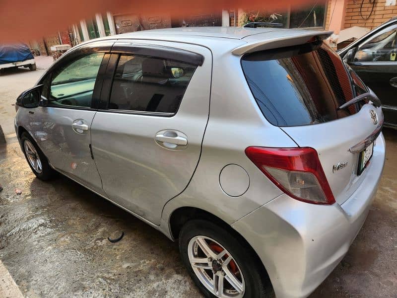 Toyota Vitz 2011 4