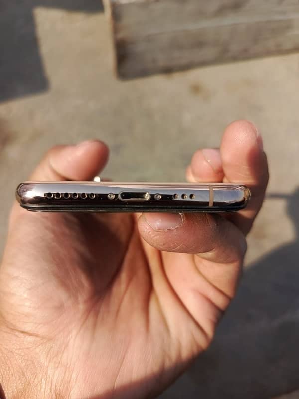 Iphone xs 64 Gold PTA xchange possible 4