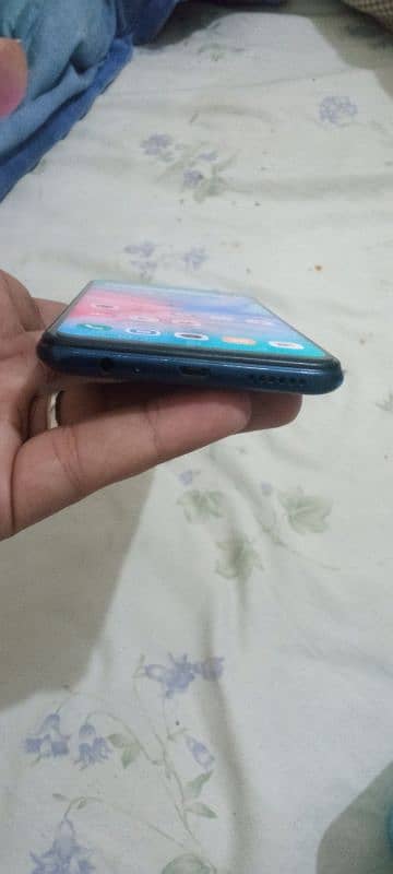 10/10 condition Infinix hot 10 4/64 all okay 3