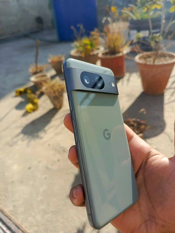 Google Pixel 8 4