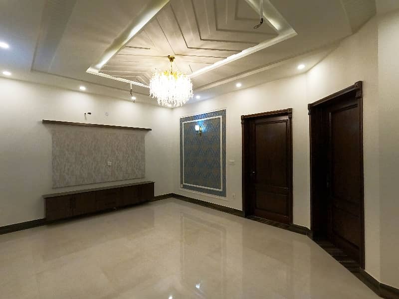 Johar Town Phase 1 - Block E1 House For Sale Sized 10 Marla 23