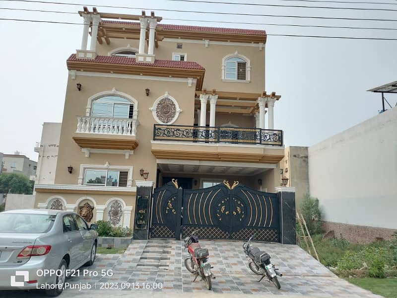 10 MARLA NEW BRAND FULL HOUSE AVAILABLE FOR SALE IN LDA AVENUE 1 8