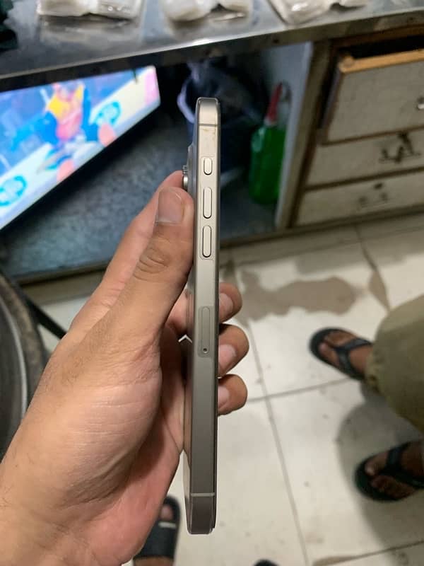 IPhone 15 Pro Max HK Model Pta 4