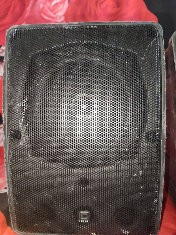 Tannoy i5 wall mounted speaker 2