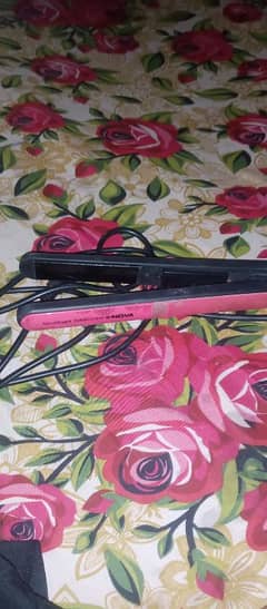 Nova hair straightener