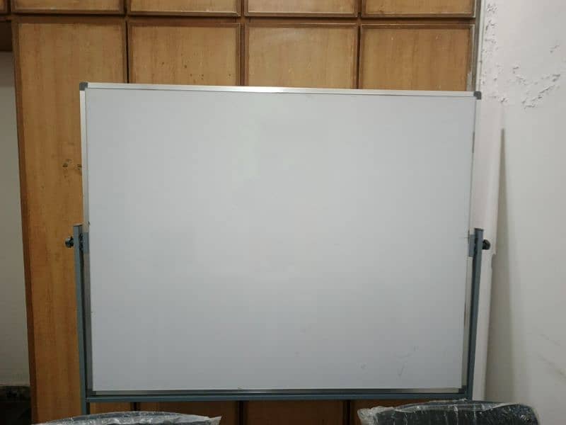 White Board With Stand 5*4 0