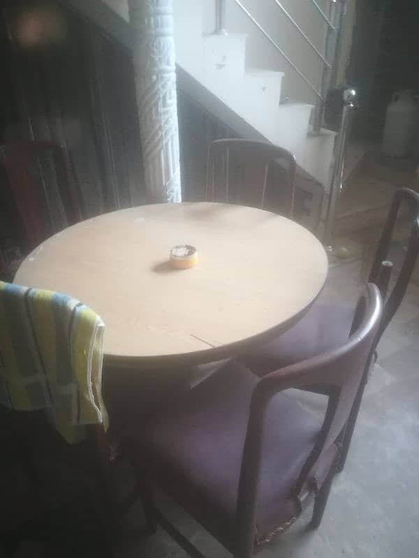 5 chair and cental table 0