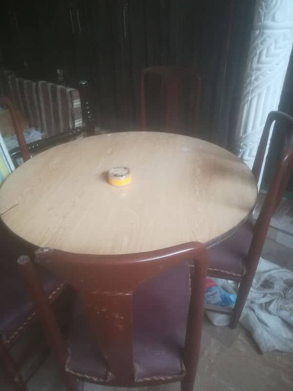 5 chair and cental table 2