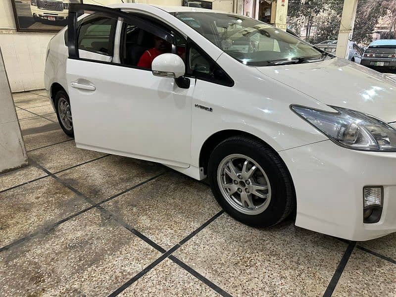 Toyota Prius 2015 6