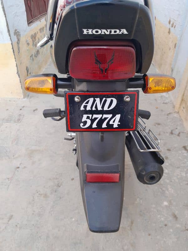 Honda pridor 2022 model black color new condition available hai 3