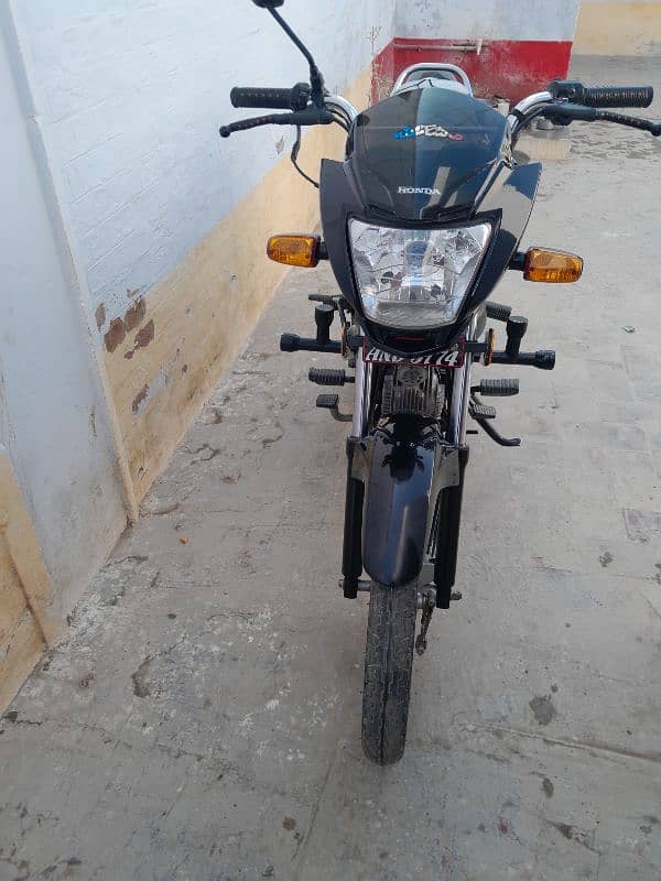 Honda pridor 2022 model black color new condition available hai 6