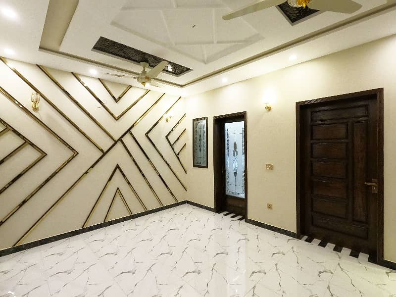 Brand New House Near Emporium And Shaukat Khanum 12