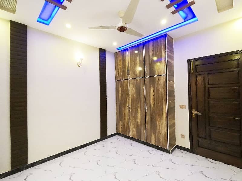 Brand New House Near Emporium And Shaukat Khanum 35