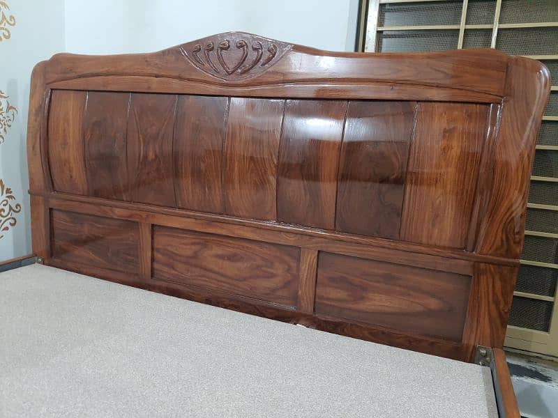 seesham solid wood bed set new Not used king size (call me) 2