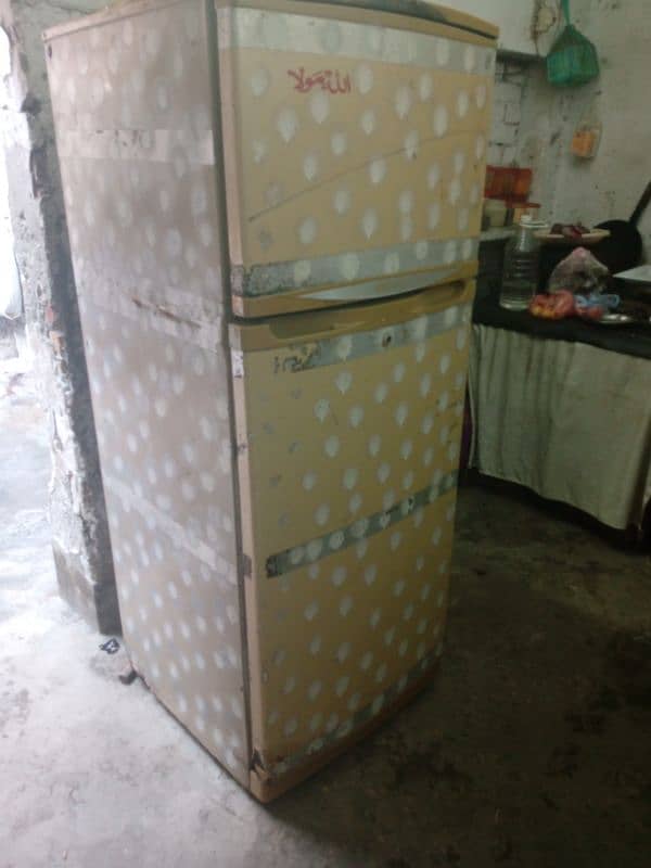 03214314075 waves Medium size Fridge Compressor Main gas khatam ha 1