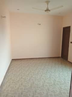 ROOM NEAR UCP AND EMPORIUM MALL