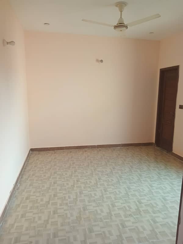 ROOM NEAR UCP AND EMPORIUM MALL 0