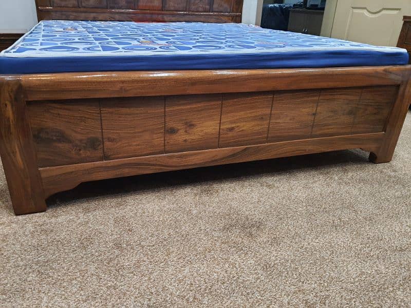 seesham Solid wood bed set king size New Not used (just call me) 5