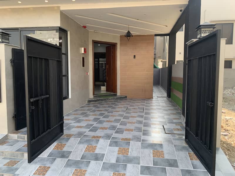 5 MARLA 4 BEDROOM BRAND NEW MODERN DESIGN HOUSE IS AVAILABLE FOR SALE IN DHA PHASE 11 RAHBAR LAHORE 10