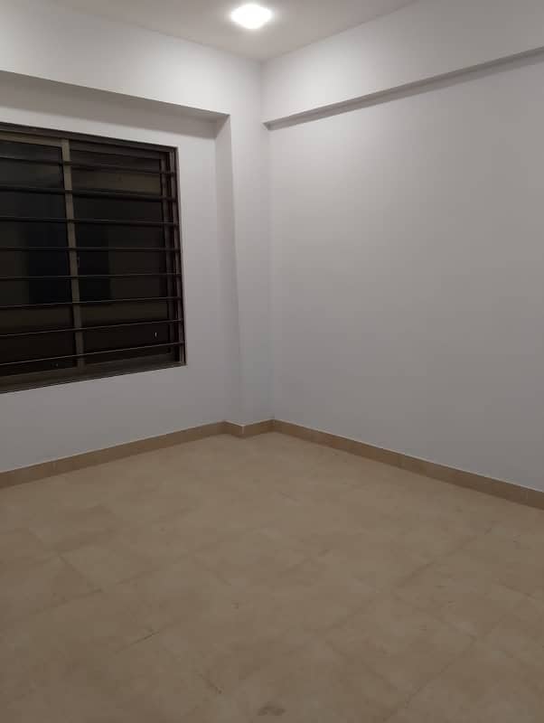 A Prime Location Flat Of 1400 Square Feet In Karachi 5