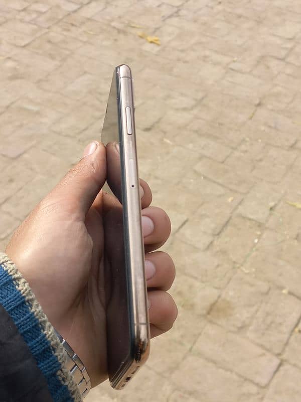 i phone xs max PTA APPROVED One Hand use mobail 83 bettery health 4