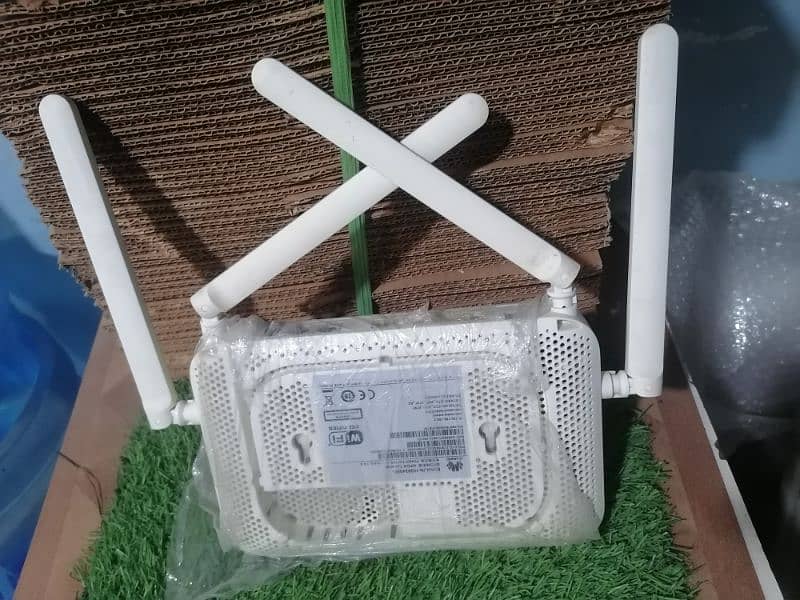 Huawei HG8245W5 Gpon/Epon dual band 4 antinna Fiber optic router 1