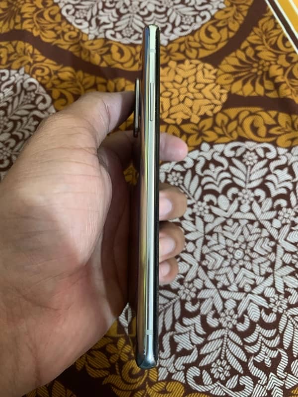 oneplus 8 ,8.128gb 10/9 condition dual sim 1