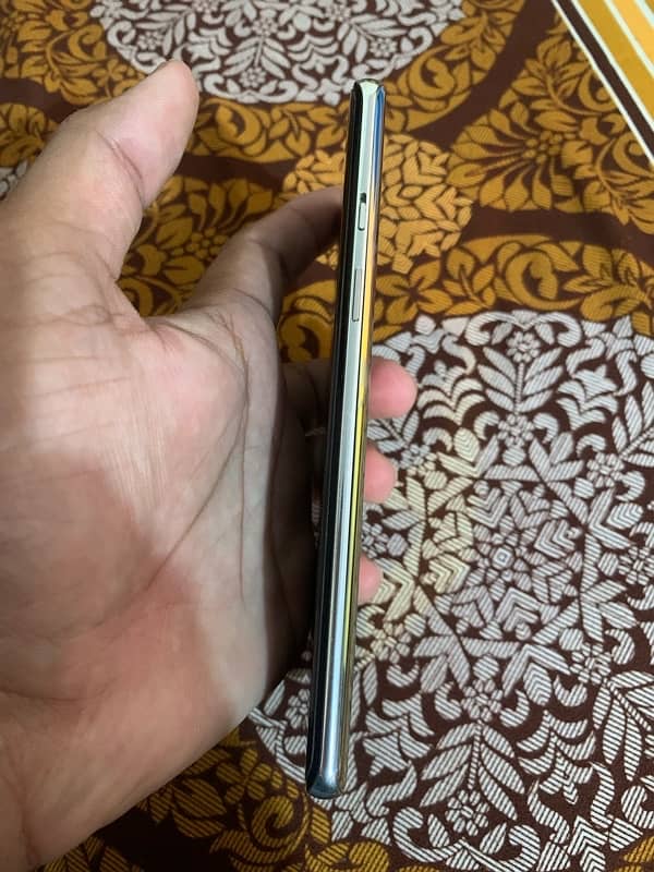 oneplus 8 ,8.128gb 10/9 condition dual sim 2