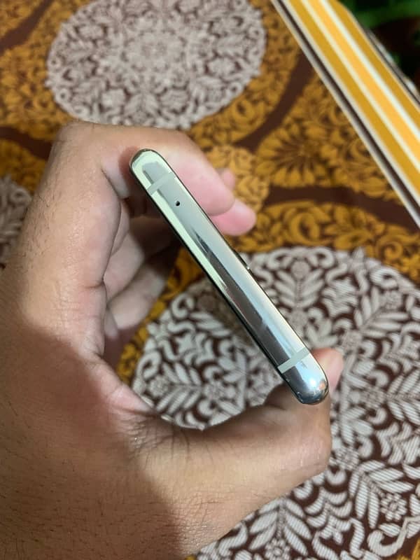 oneplus 8 ,8.128gb 10/9 condition dual sim 4