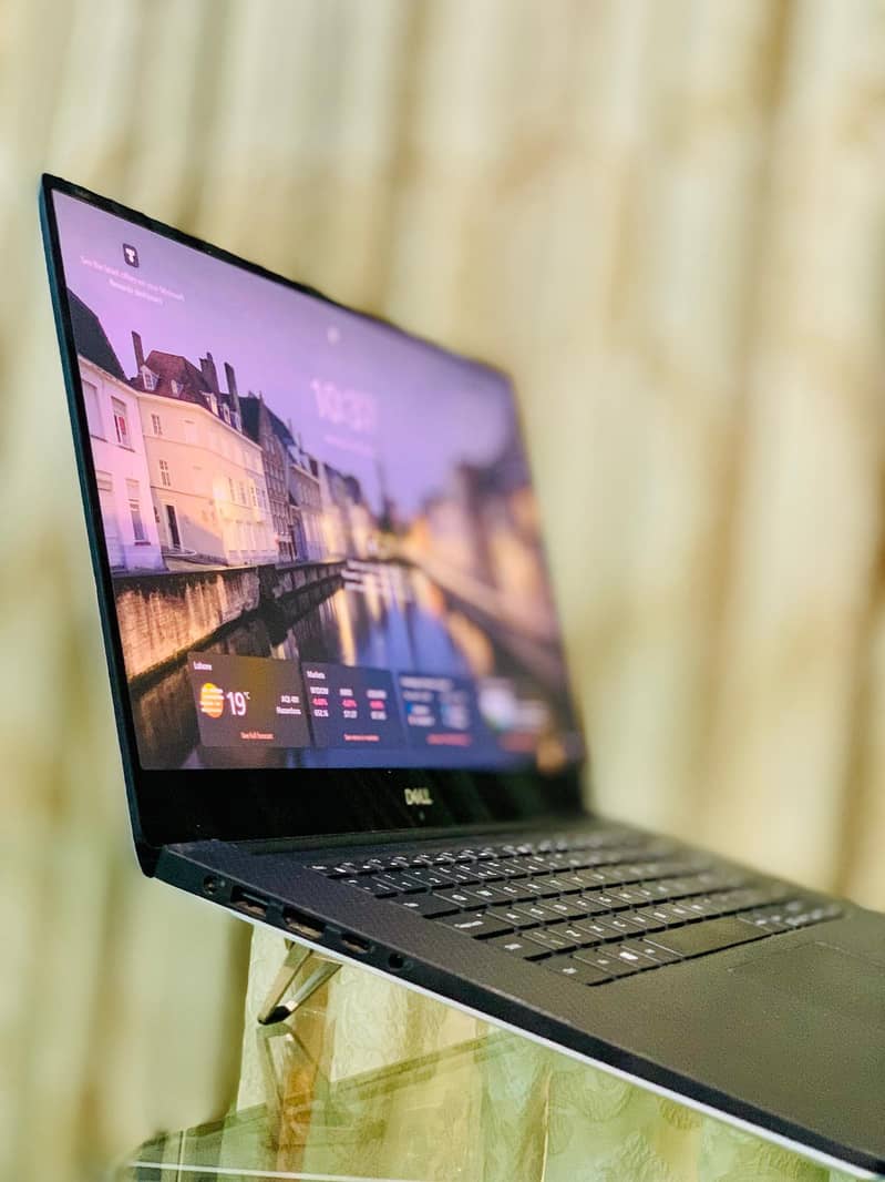 Dell XPS 15 9570 – i7 8th Gen | 24GB RAM | 1TB SSD | 4K Touch screen 4