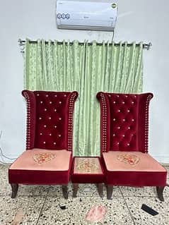 Red Velvet 9/10 Condition chairs with a table