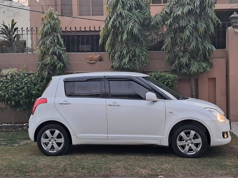 Suzuki Swift 1.3 Automatic with Navigation 4