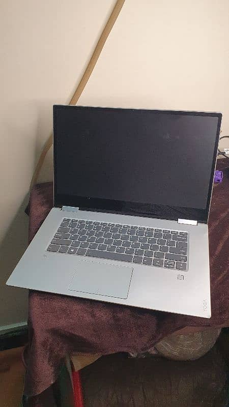 lenovo Yoga 720i 0