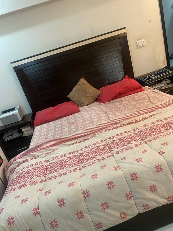 king size bed with mattress and 2 side tables 2