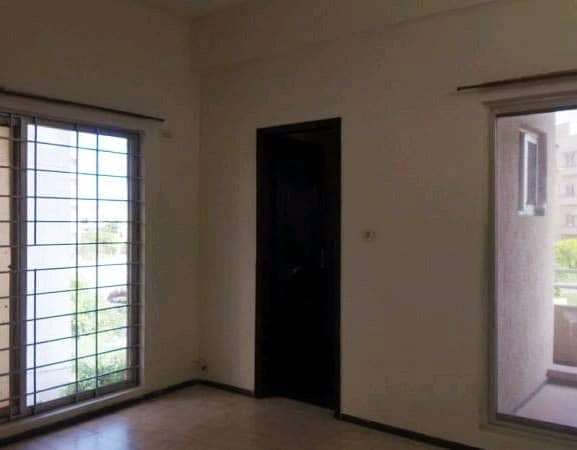 In Askari 11 - Sector C Flat Sized 5 Marla For rent 0