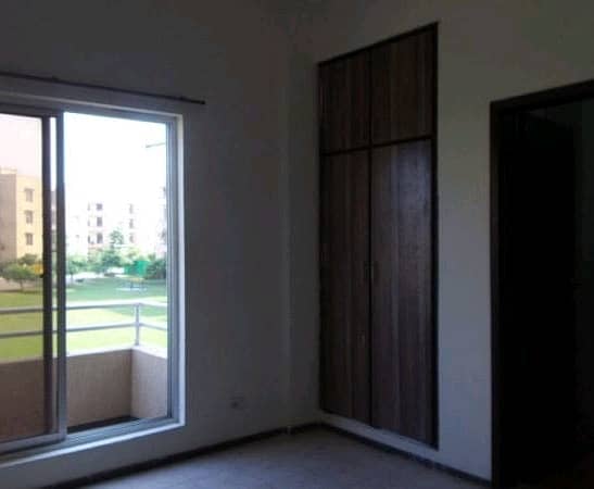 In Askari 11 - Sector C Flat Sized 5 Marla For rent 1