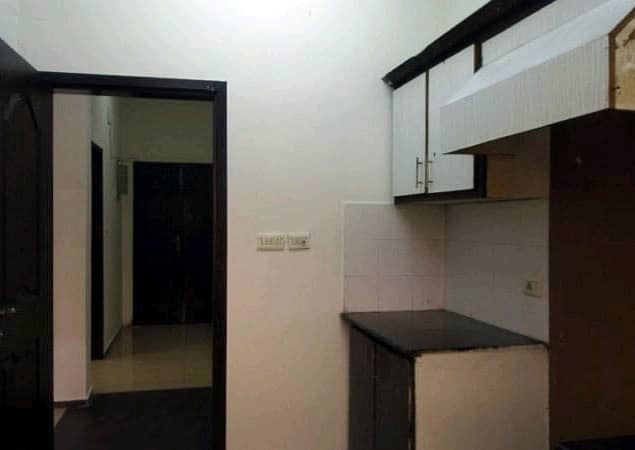 In Askari 11 - Sector C Flat Sized 5 Marla For rent 5