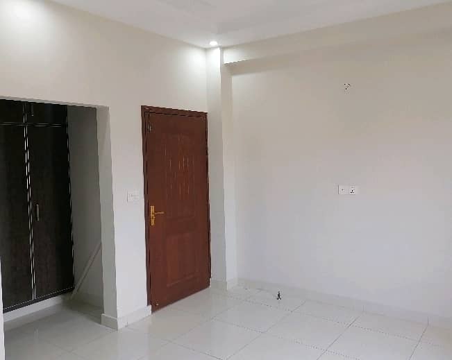 10 Marla Flat For rent In Askari 11 - Sector B 2