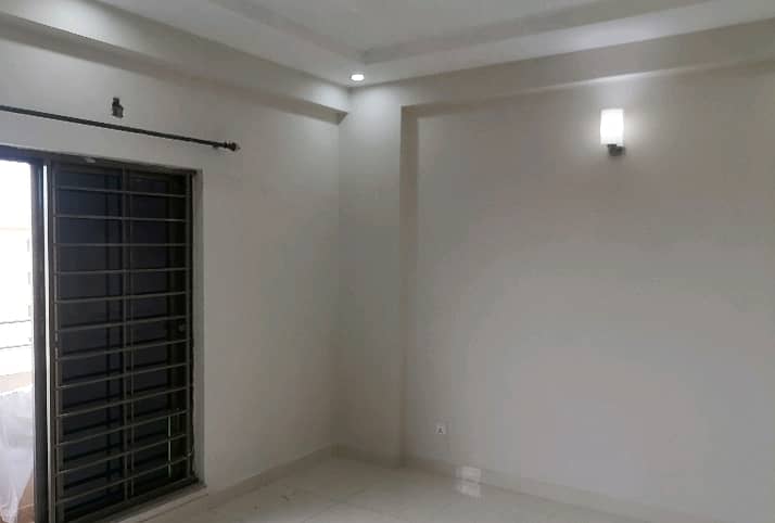 Get This Amazing 10 Marla Flat Available In Askari 11 - Sector B 7