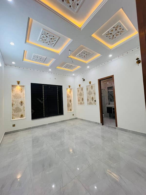 Kanal 6bed tile floor 6bed double story house is for sale in wapda town J-1 block 6