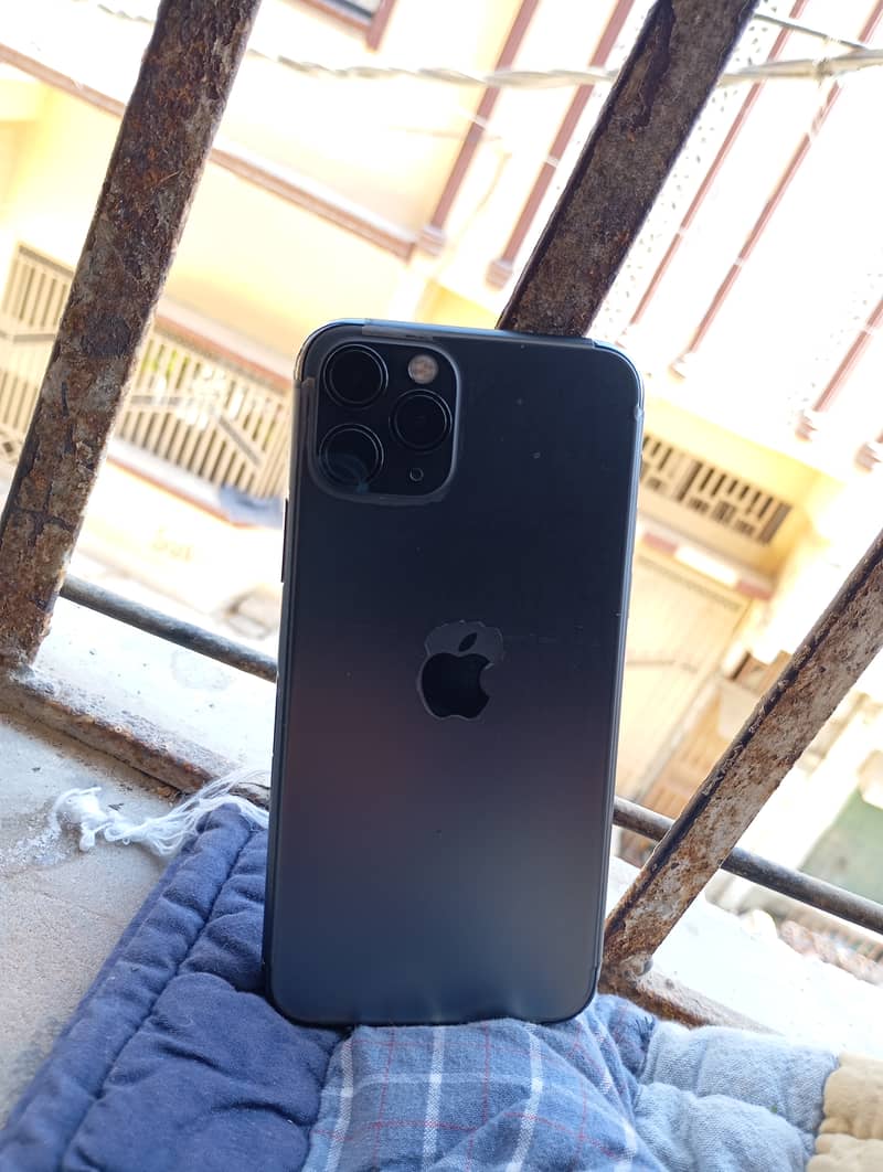 iphone 11 pro 4