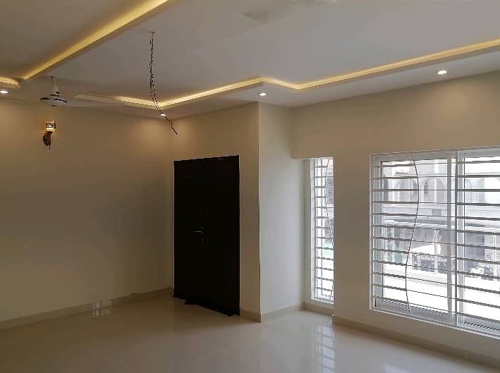 1 Kanal Upper Portion In Central Askari 11 - Sector B For rent 3