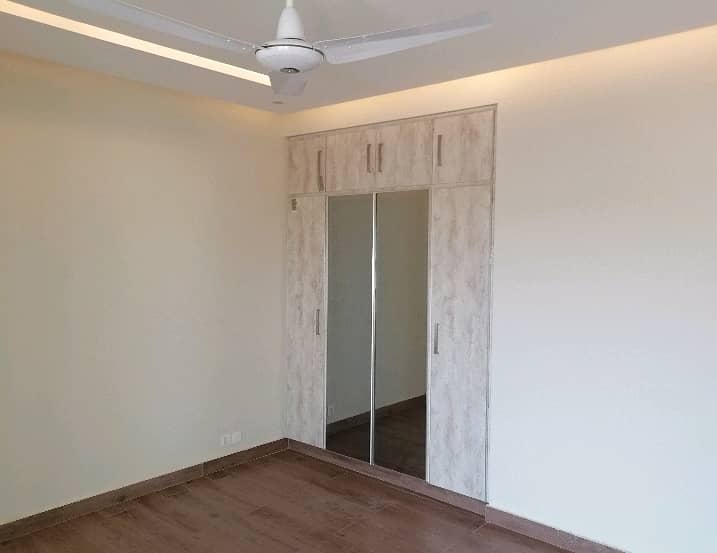 10 Marla Flat For sale In Askari 11 - Sector D 3