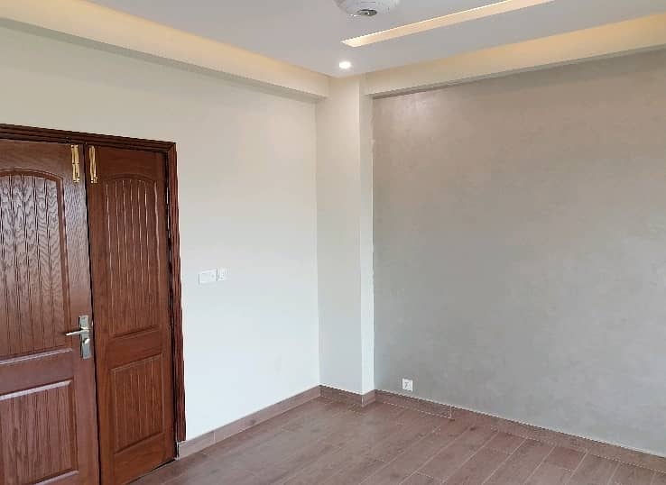 10 Marla Flat For sale In Askari 11 - Sector D 6