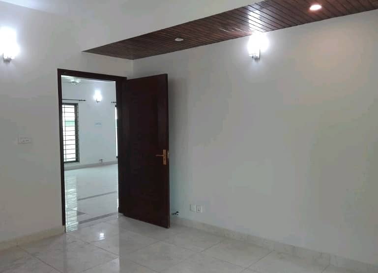 Reasonably-Priced 12 Marla Flat In Askari 11 - Sector B, Lahore Is Available As Of Now 1