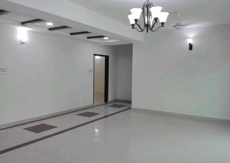 Reasonably-Priced 12 Marla Flat In Askari 11 - Sector B, Lahore Is Available As Of Now 3