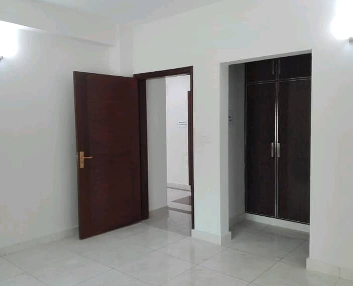 Reasonably-Priced 12 Marla Flat In Askari 11 - Sector B, Lahore Is Available As Of Now 6