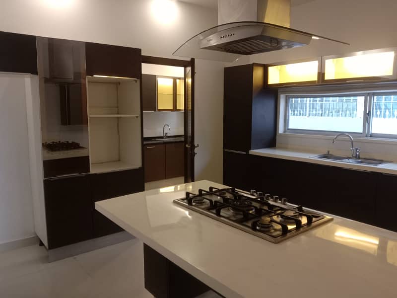 1 Kanal Modern out House Prime Hot For Sale dha Phase4 3