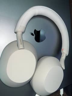 Sony XM5 Headphones